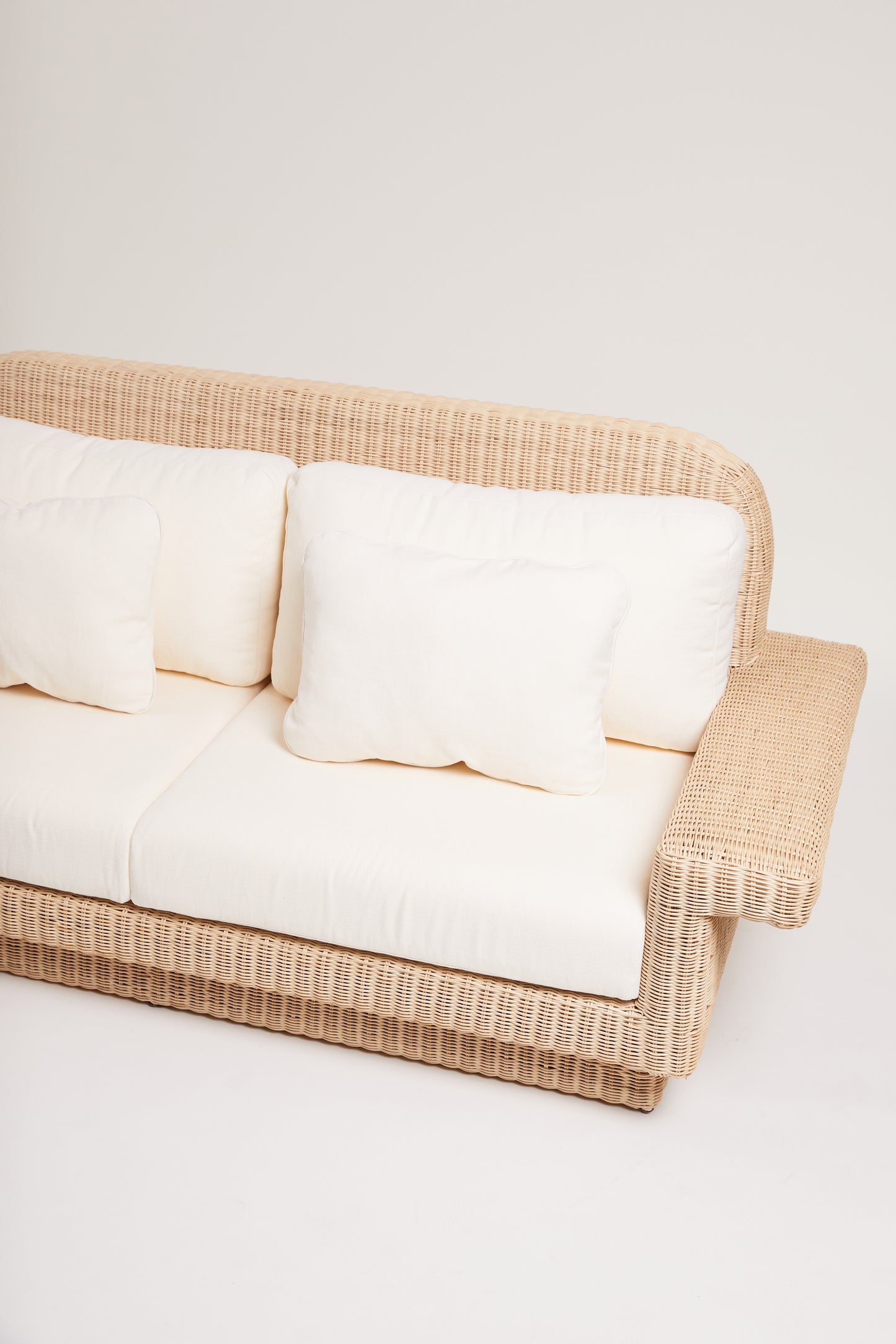 Lola sofa synthetic