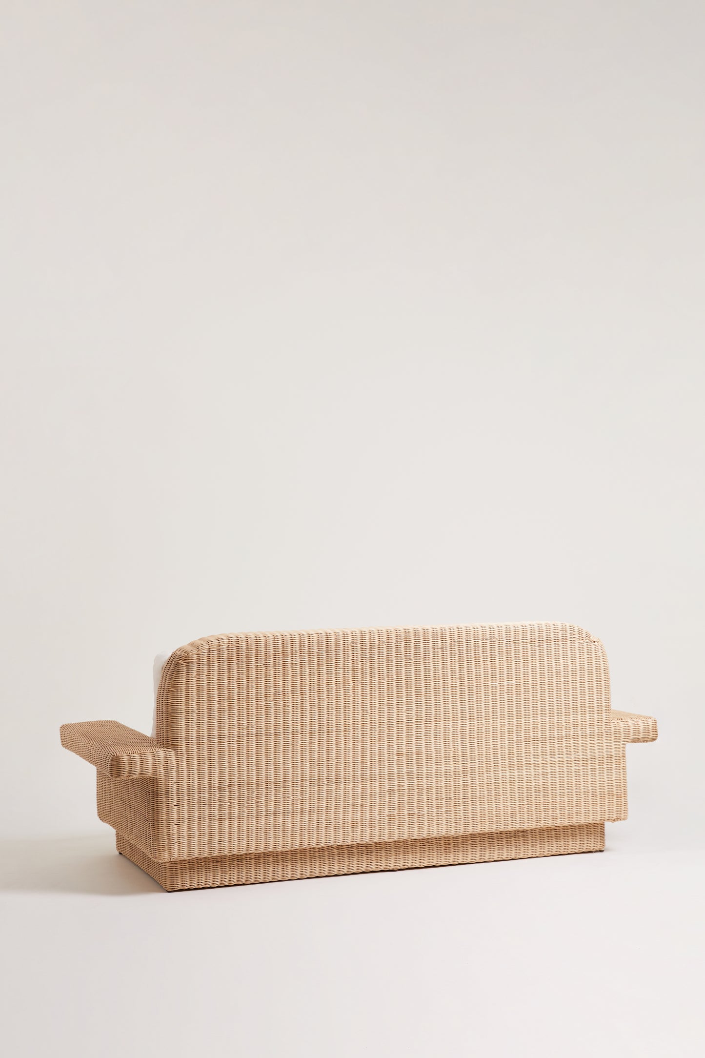 Lola sofa synthetic