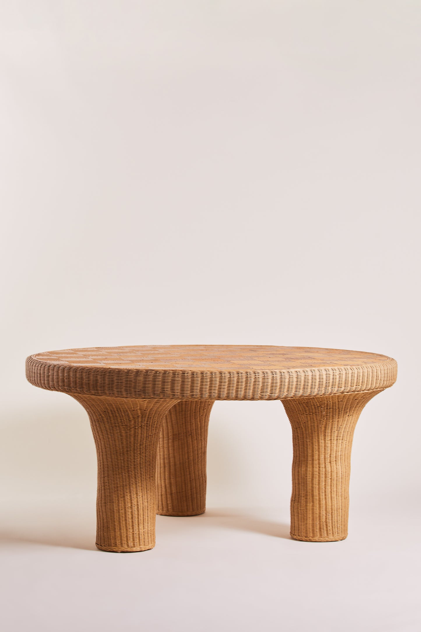 Faber dining table