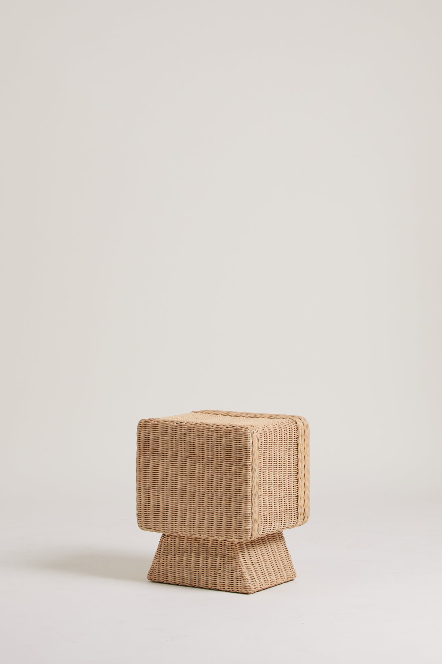 Momo side table